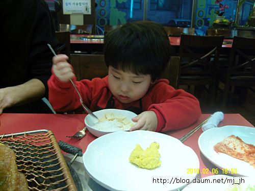 큼직하고 푸짐하고~고기는 쫄깃~대박 왕갈비 드셔보세용~!