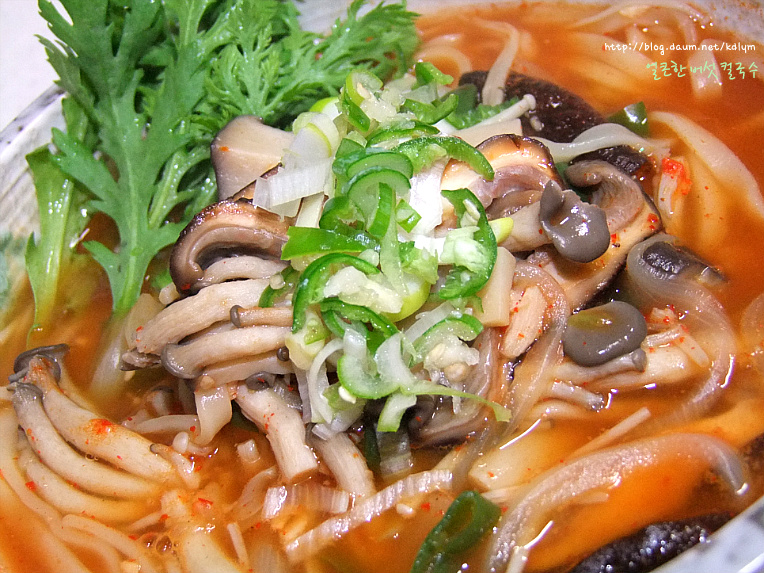 칼국수 :: 칼국수,김치,김치칼국수,닭칼국수,면요리,밀가루반죽,별미음식,손칼국수,얼큰버섯칼국수,얼큰칼국수,칼국수면 만들기,콩알맘... 
