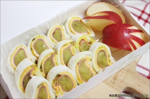 아침도시락으로 싸준 롤샌드위치