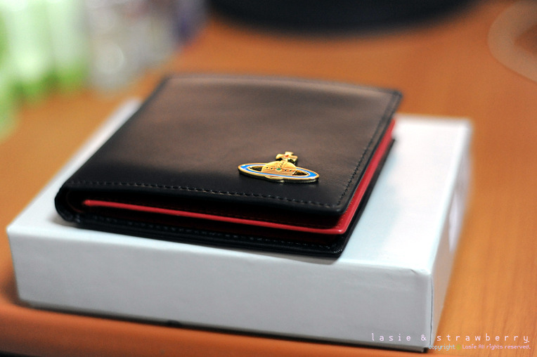 VIVIENNE WESTWOOD (비비안웨스트우드) Nappa Carf nero/rosso 단지갑