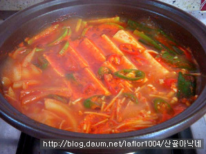 쌀쌀한 날씨에는 내가 최고!~얼큰한 두부찌개