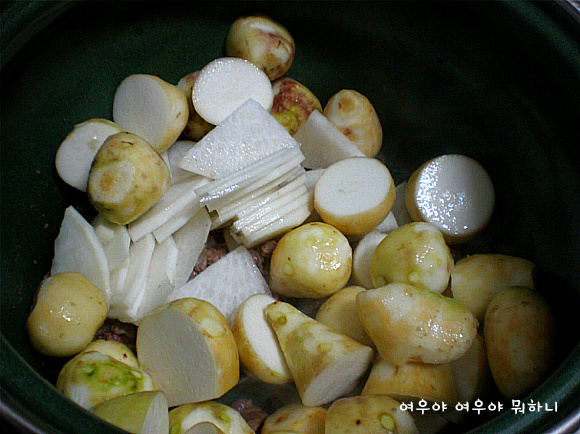 남편의 한마디에 빵 터졌어요-땅에서 나는알 토란국^^