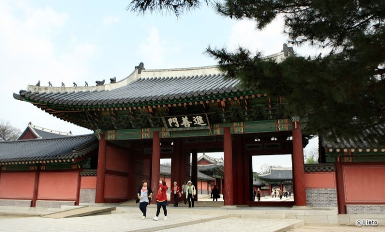 창덕궁의 중문인 전선문 ---＞ 진선문 [進善門]으로 수정하여 올려 주시길 부탁 드립니다.