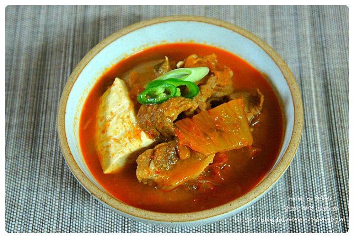 명품김치찌개 이미지