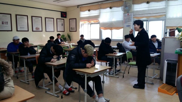 1년만에 