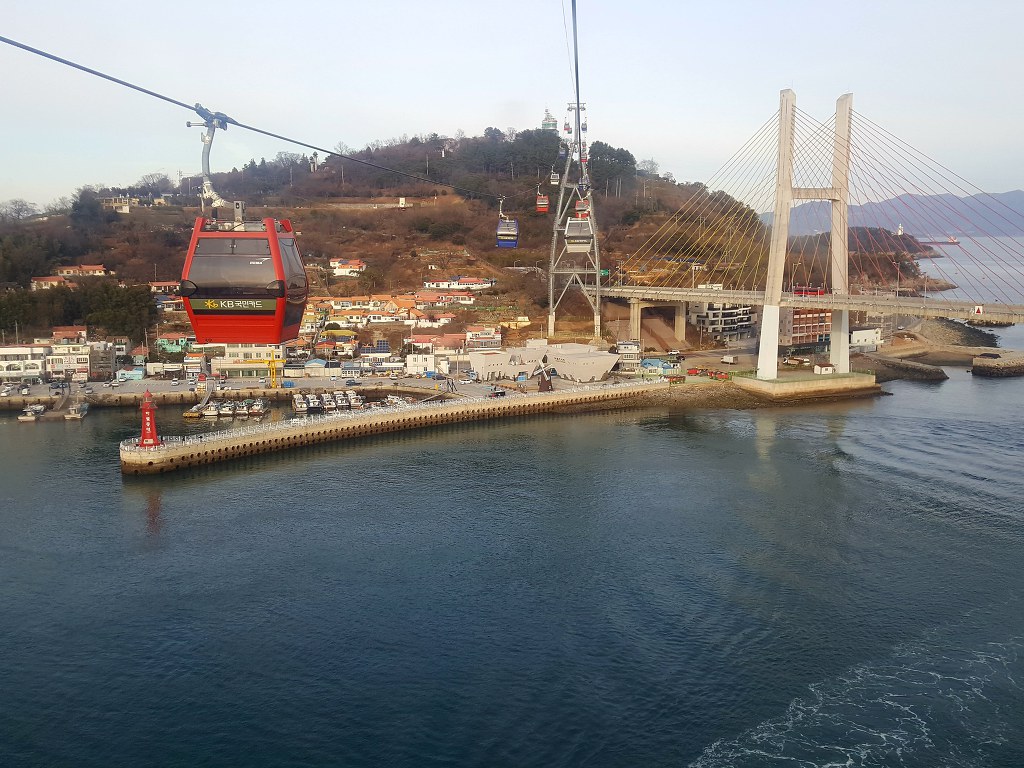 남해바다 여수여행 오동도에서 돌산까지 바다 위로 날아가는 여수해상케이블카