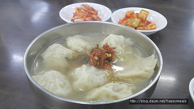 신논현역 맛집.수요미식회 만두국 대가. 가성비좋은 만두국.