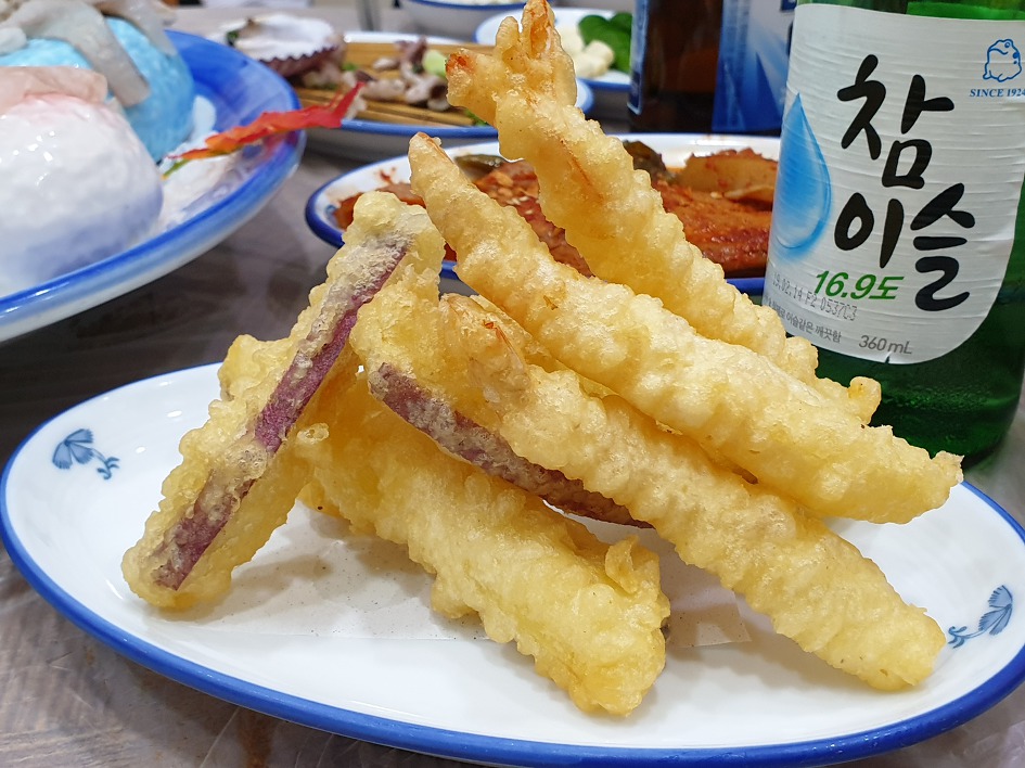 광안리해수욕장을 바라보며 사랑해횟집에서 맛있는 회를....