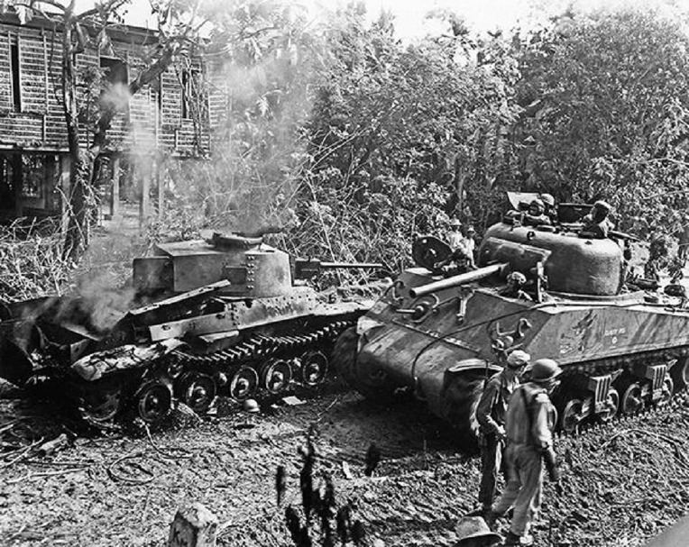 루손섬에서 파괴된 일본군의 97식 치하 신호토 전차 -Destroyed IJA Type-97 Chi Ha Shinhoto Tank in the Luzon 